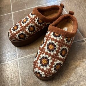 Crochet platform loafers